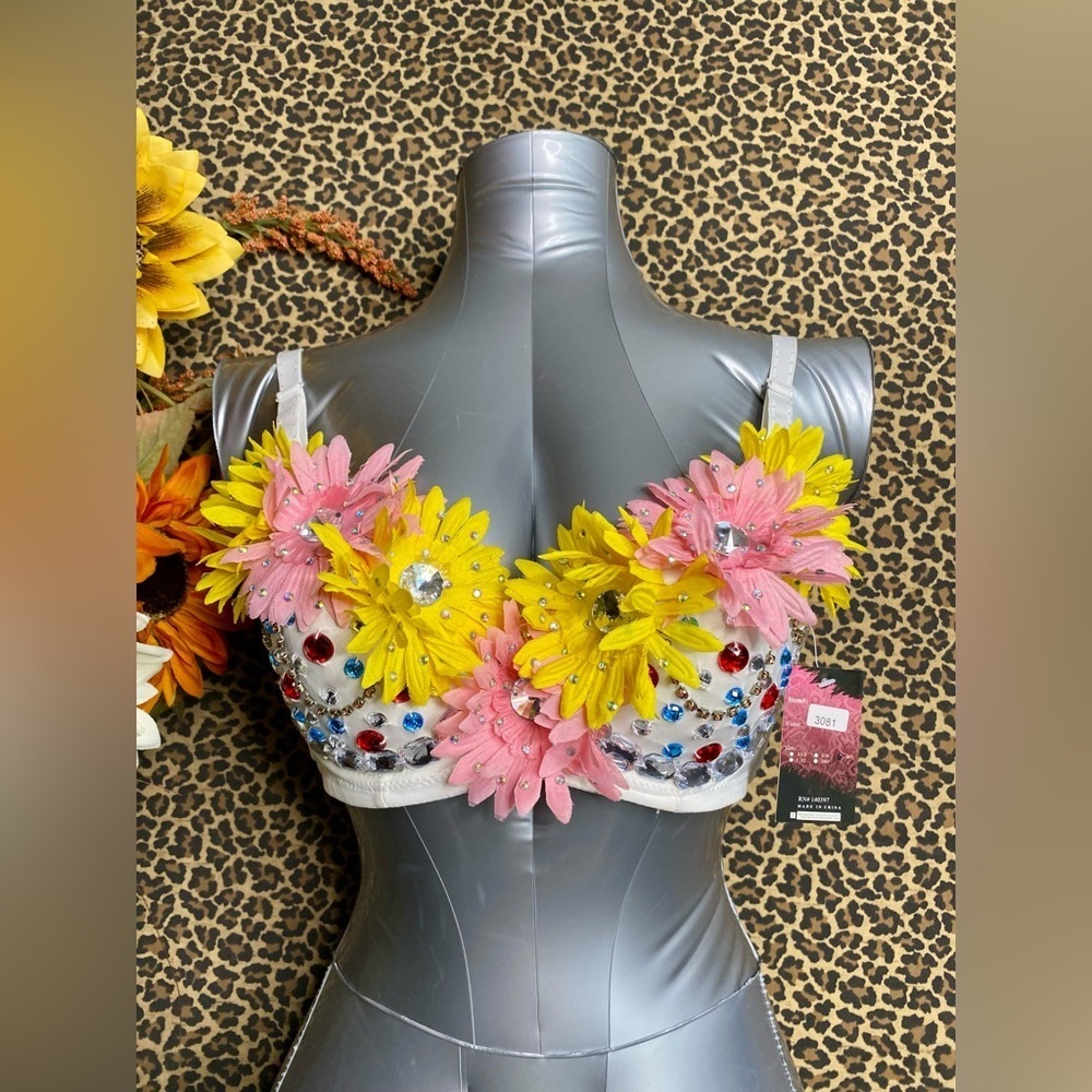 🦋B2G1🦋WESTERN FASHION White RAVE Bra Top With Flower Decor & Gemstones | M/L |